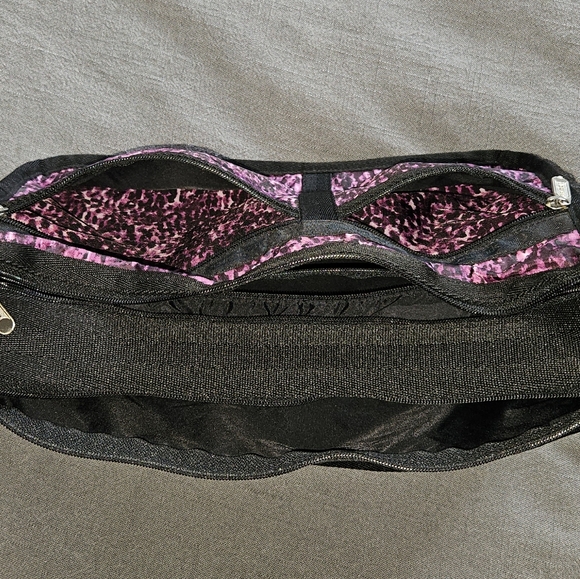 Lesportsac Delux Everyday Bag in "Violet Cheetah" purple expandable - Picture 9 of 11